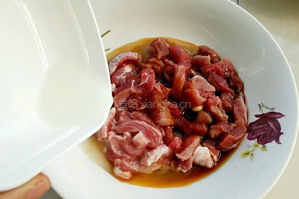 蒜毫炒肉的做法图解2