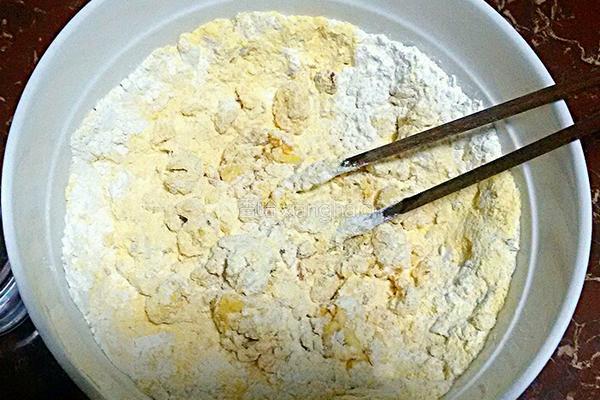 奶香红糖豆沙玉米发糕的做法图解2