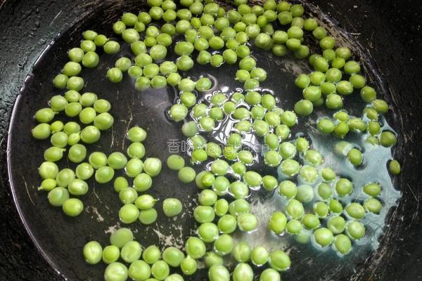 豌豆炒虾仁的做法图解2