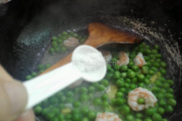 豌豆炒虾仁的做法图解7