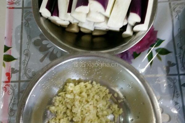 酱爆茄子的做法图解1