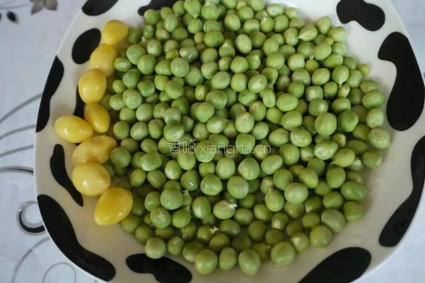 水煮豌豆的做法图解1
