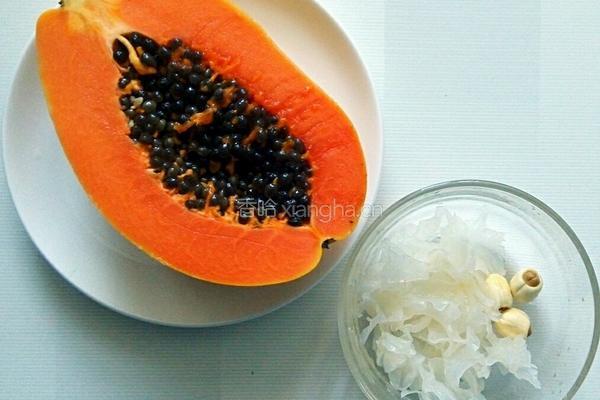 木瓜银耳莲子汤的做法图解1