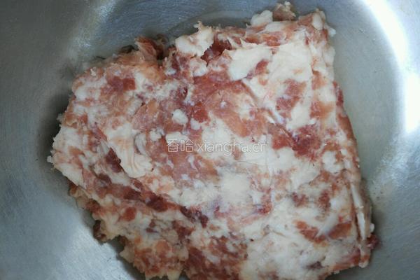 香菇猪肉饺子的做法图解1