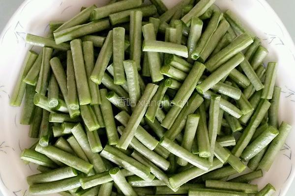 芝麻酱拌豆角的做法图解2