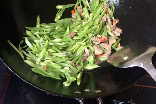 扁豆丝炒肉的做法图解7