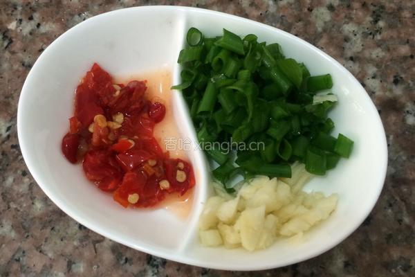 炝拌酸辣土豆丝的做法图解2