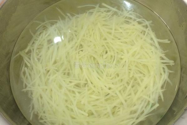 炝拌酸辣土豆丝的做法图解4