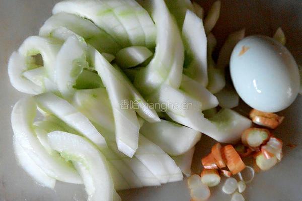 黄瓜蛋汤的做法图解1