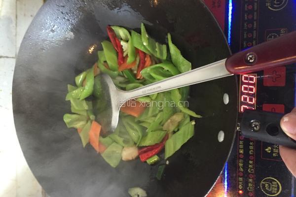 爆炒鲜鱿的做法图解4
