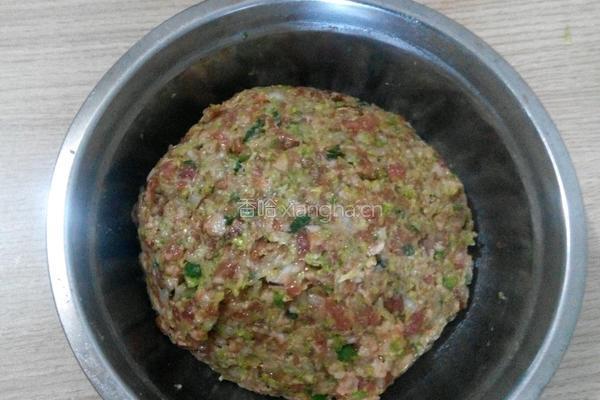 猪肉白菜馅饺子的做法图解4