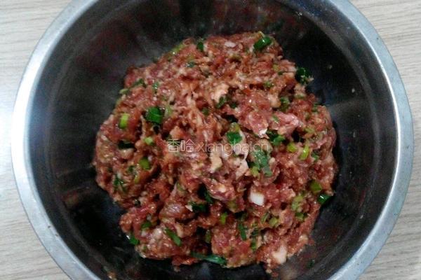猪肉白菜馅饺子的做法图解3
