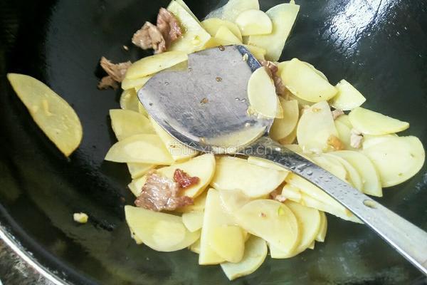 土豆片炒肉的做法图解8