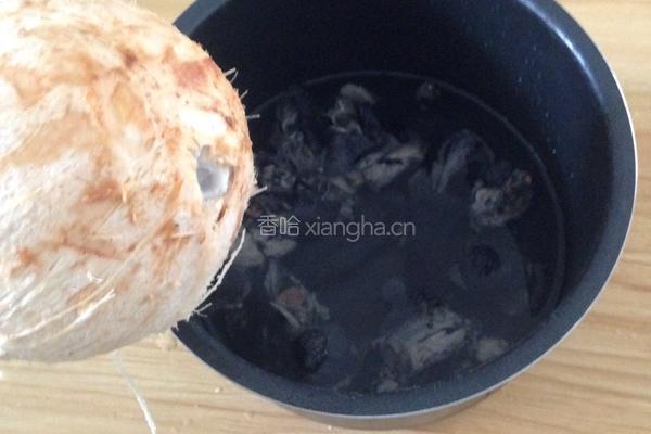 椰子炖乌鸡汤的做法图解5
