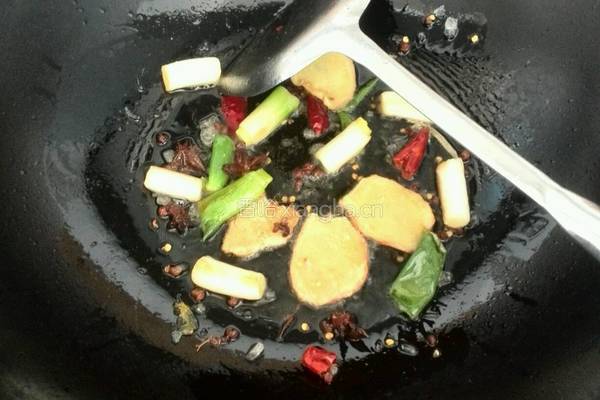 红烧肉加鸡蛋的做法图解3