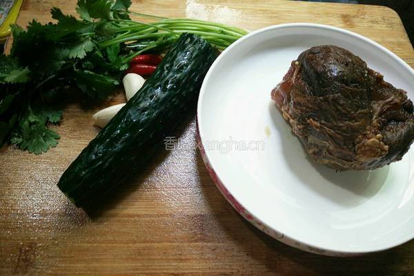 凉拌牛肉的做法图解1