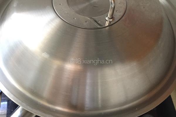 板栗炖鸡的做法图解9