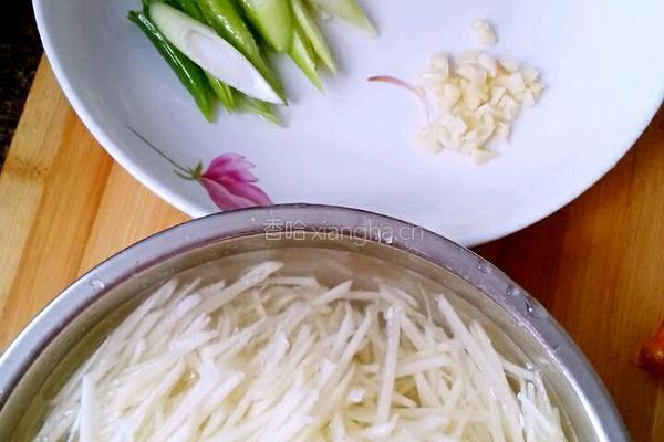 家常土豆丝的做法图解1