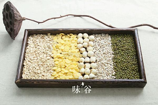 绿豆薏米粥的做法图解1
