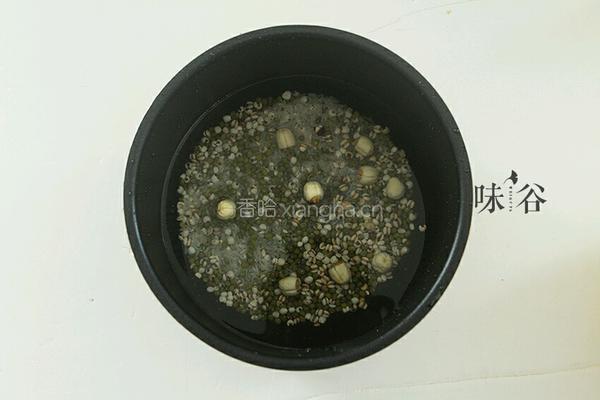 绿豆薏米粥的做法图解3