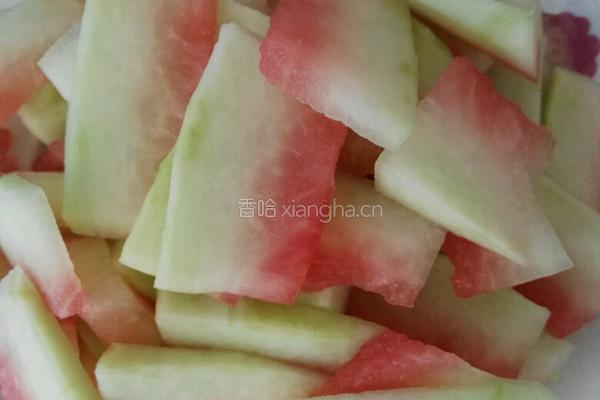 炒西瓜皮的做法图解2