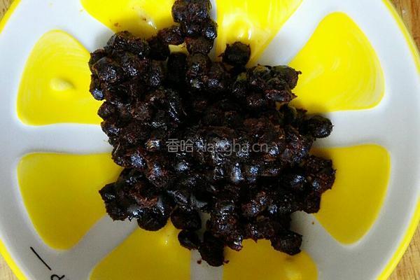 香辣豆豉蒸鲈鱼的做法图解3