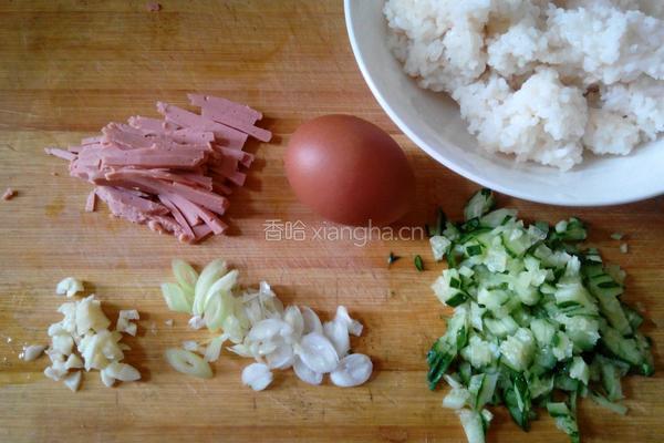 鸡蛋火腿炒饭的做法图解1