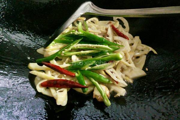 竹笋炒肉片的做法图解10