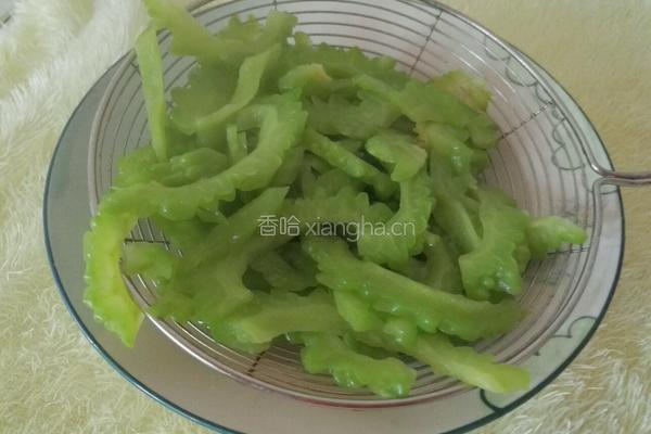 苦瓜拌鸡蛋的做法图解4