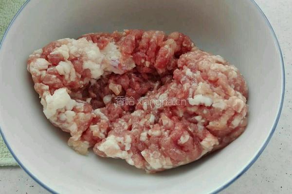 炸肉丸子的做法图解1
