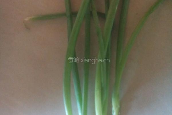 小葱炒蚕豆的做法图解2