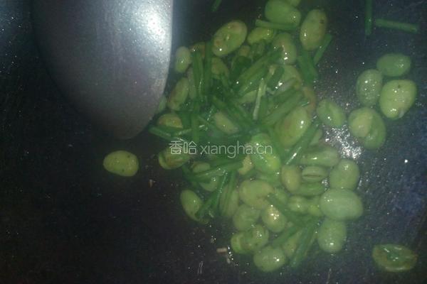小葱炒蚕豆的做法图解5