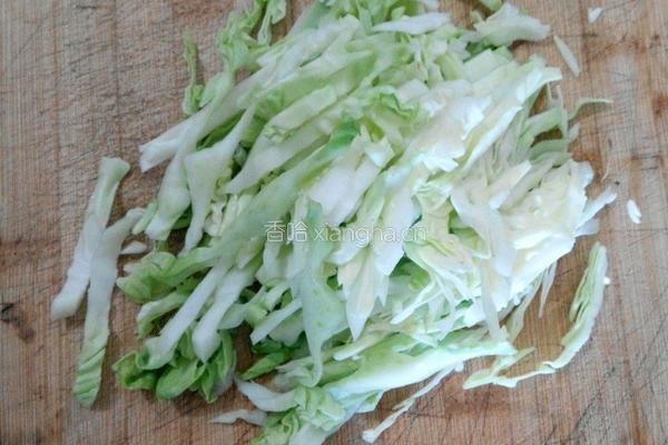 圆白菜炒饼的做法图解2