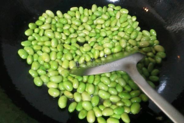 毛豆炒肉的做法图解3
