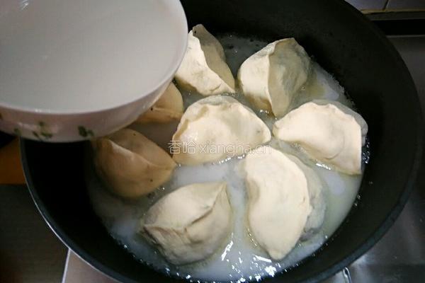 原生态野菜水煎饺的做法图解8