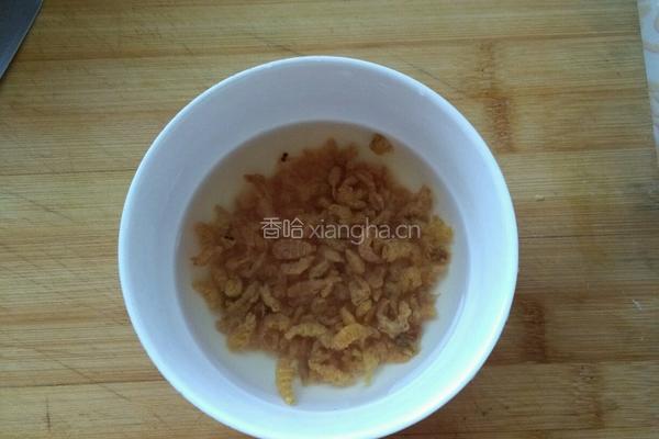 槐花猪肉水饺的做法图解3
