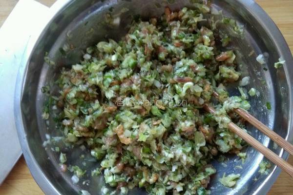 槐花猪肉水饺的做法图解5