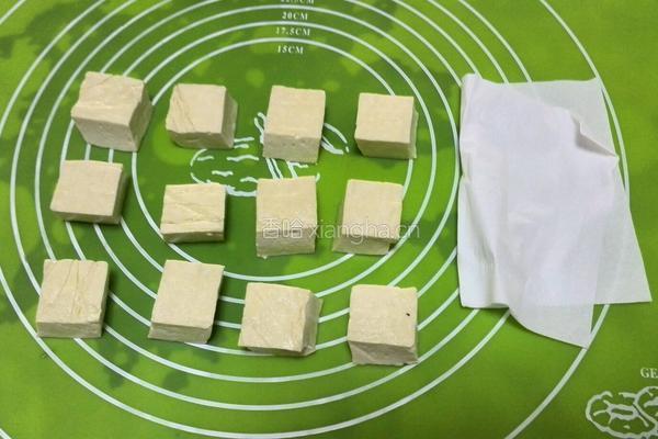 炸臭豆腐的做法图解3