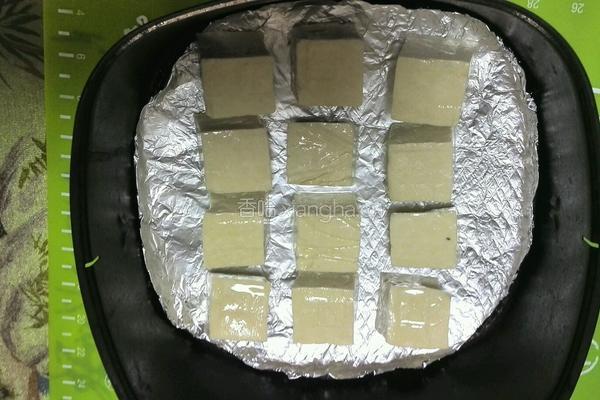 炸臭豆腐的做法图解5