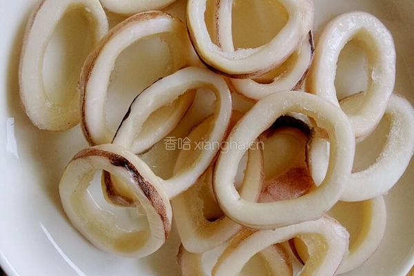 酥炸鱿鱼圈的做法图解1