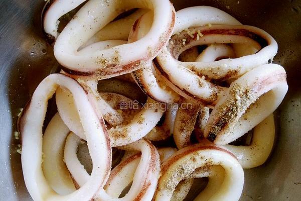 酥炸鱿鱼圈的做法图解3