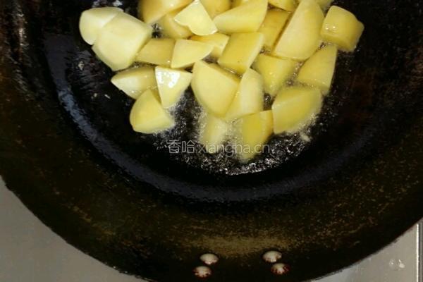 土豆烧排骨的做法图解2