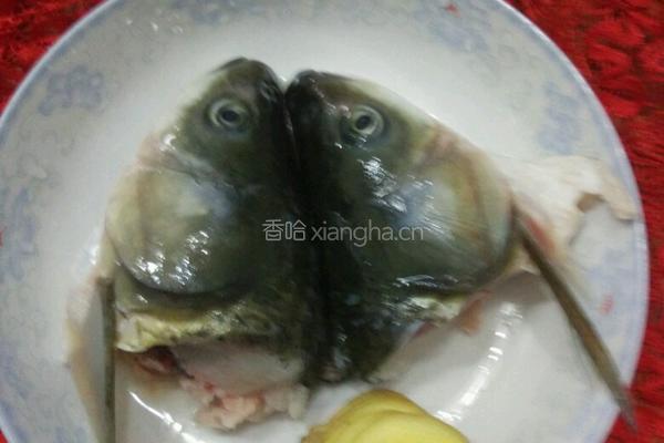 鱼头汤的做法图解1