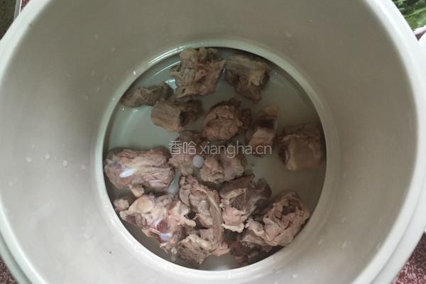 胡萝卜炖排骨的做法图解4