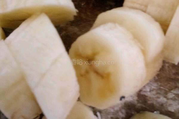 香蕉鸡蛋饼的做法图解1