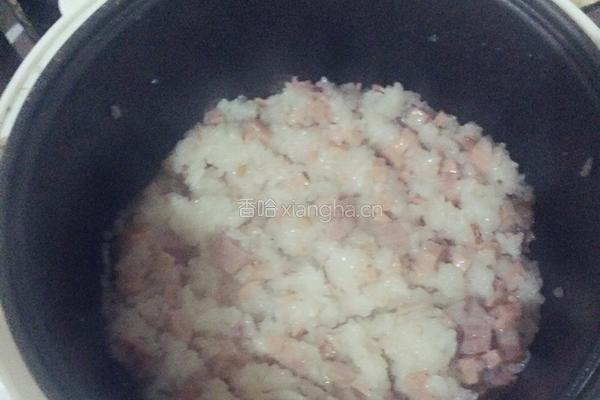 培根香肠煲仔饭的做法图解3
