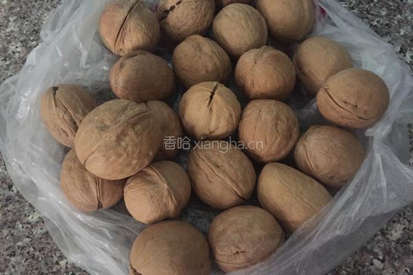 琥珀核桃的做法图解1
