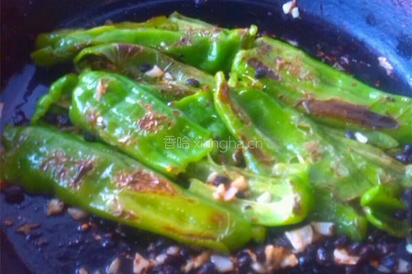 干豆豉煎虎皮青椒的做法图解9