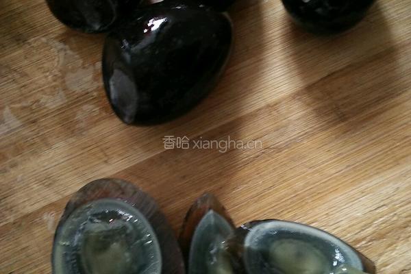 凉拌皮蛋的做法图解1