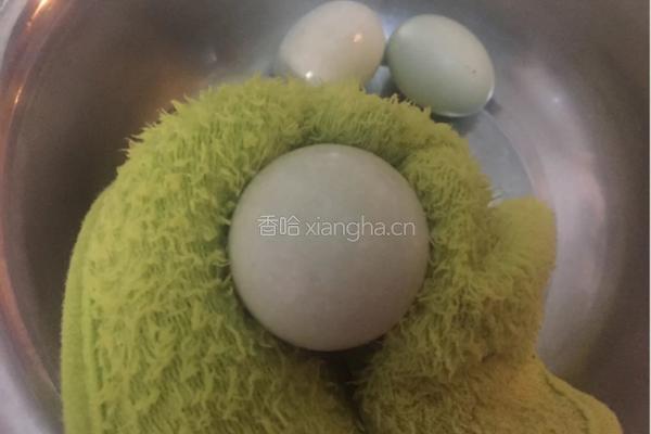 自制咸鸭蛋的做法图解2